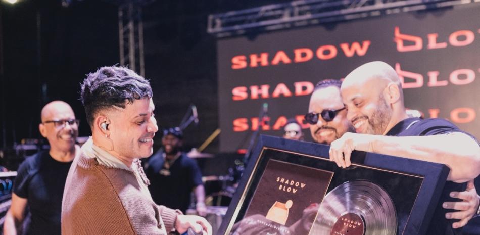 Shadow Blow recibe Disco de Oro por su “Mensaje directo”